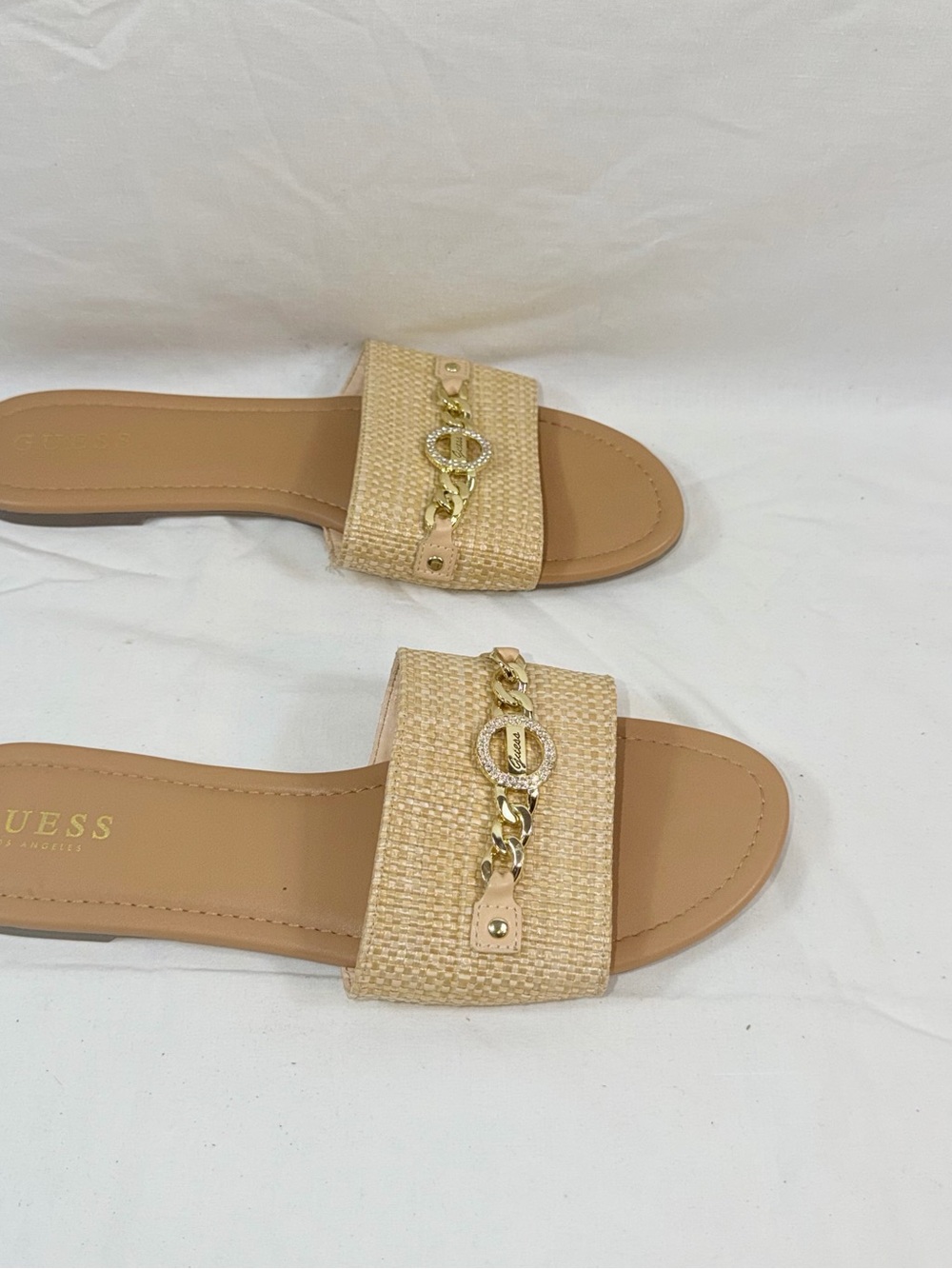 GUESS Traps Tan Raffia Slide Sandals Gold Chain Logo Flat Slides 11M WGTRAPS-R - Picture 3 of 7